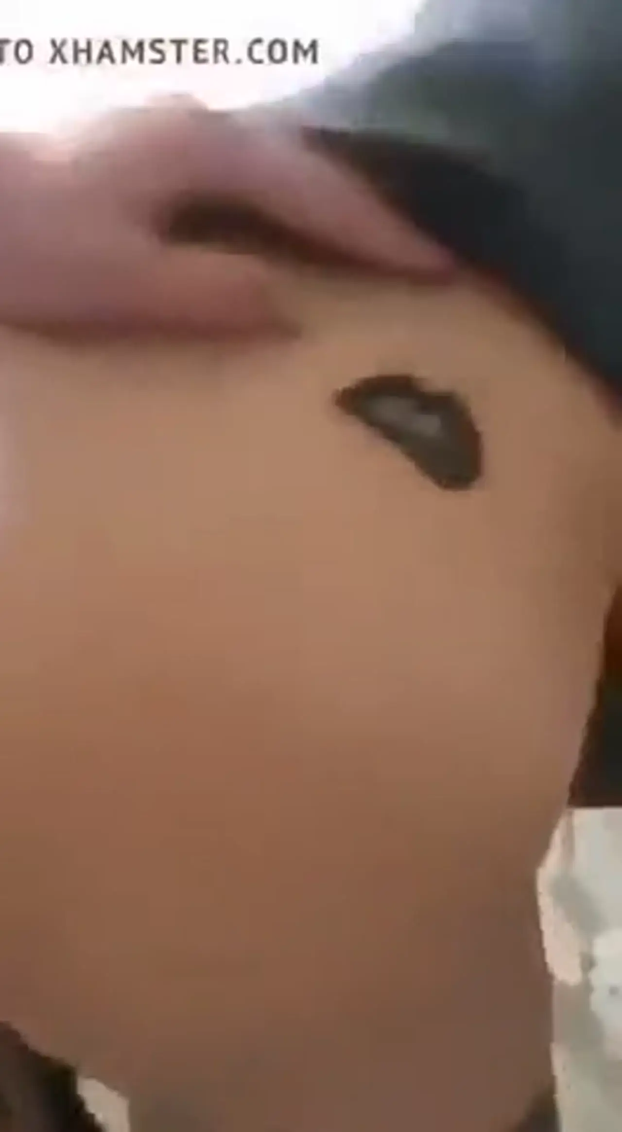 مراهقة جزائرية عذراء تفتح طيزها الضيقة وتاخد الزب كله لأول مرة صورة ملخص سكس حار 6