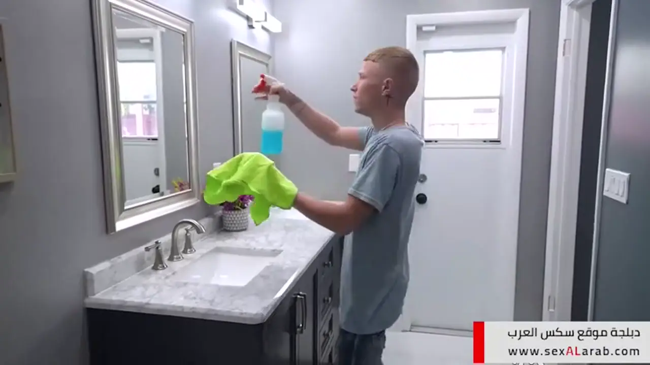 سكس مدبلج - أمي تأمرني xlxx - الأم المنزعجة تأمر ربيبها المطيع ينيكها لقطة استثنائية نادرة 7