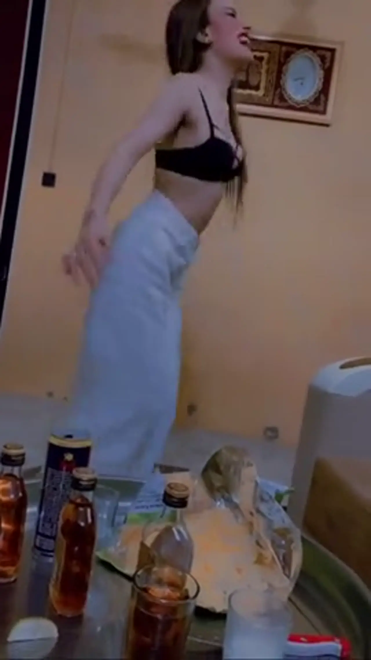 بنت الديوانية تركص وتهيج قبل النيجة الساخنة - سكس عربي أرشيف صور كامل 9
