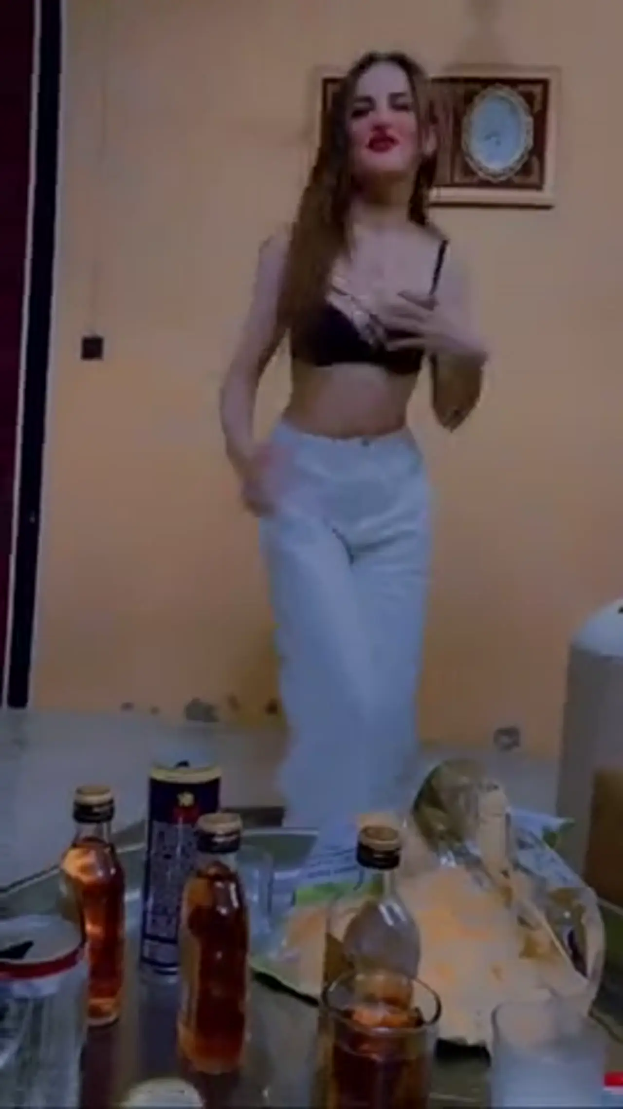 بنت الديوانية تركص وتهيج قبل النيجة الساخنة - سكس عربي أنوثة دافئة جداً 8