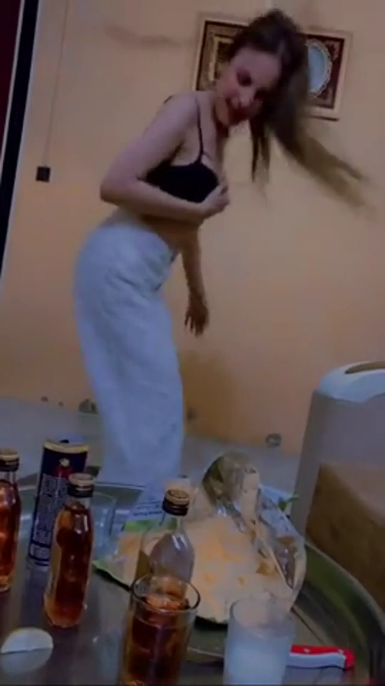 بنت الديوانية تركص وتهيج قبل النيجة الساخنة - سكس عربي دفء أنثوي قريب 5