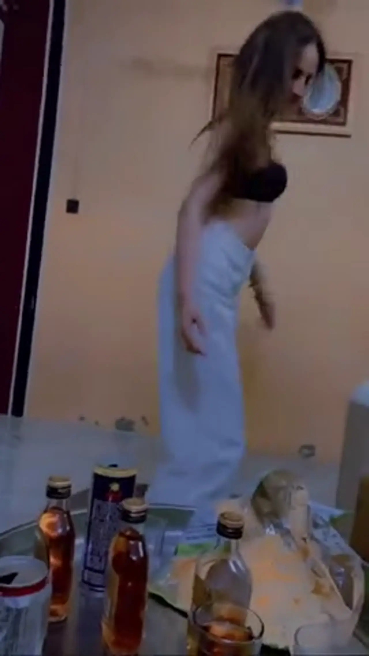 بنت الديوانية تركص وتهيج قبل النيجة الساخنة - سكس عربي صورة احترافية نادرة 4