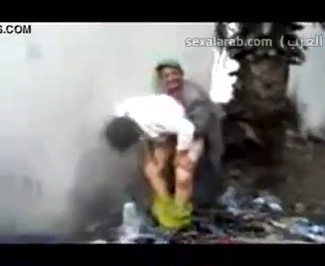 سكس عربي جزائرية خائفة مزنوقة بين اثنين نيك قوي في الزقاق نظرة عميقة تسرقك 8
