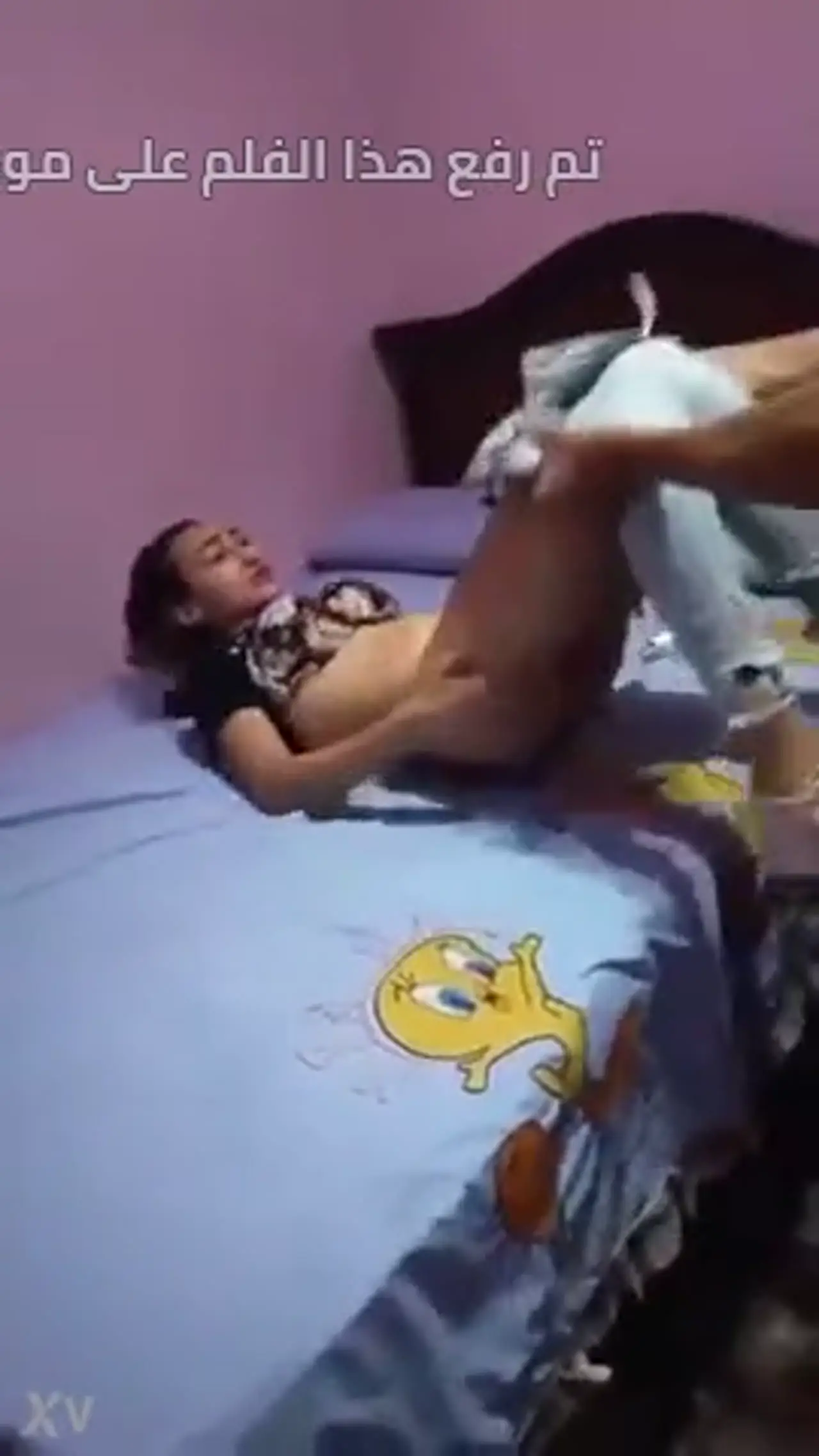 بتقوله يا حبيبي انت مش هتوصل لحاجة - الشرموطة المصرية تفشخ كسها - سكس مترجم قطعة مشهد حار 8