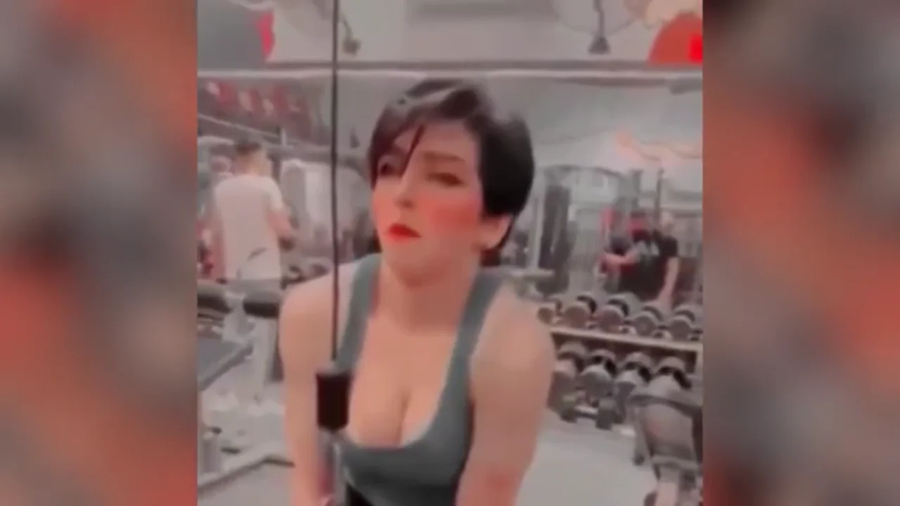 xxx - راما الركابي شرموطة شعر قصير أسود تمص زب وتفشخ كسها إطار غير محظور HD 10