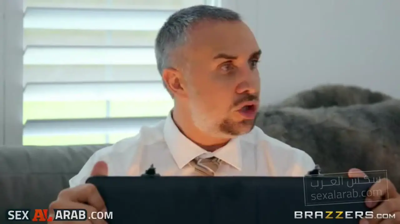 مصلحة ألعائلة أولاً - family سكس مترجم | زوجة ديفون الشقراء تركب زب العميد كيران لي عشان ابنهم أكثر لحظات إثارة سكس 6