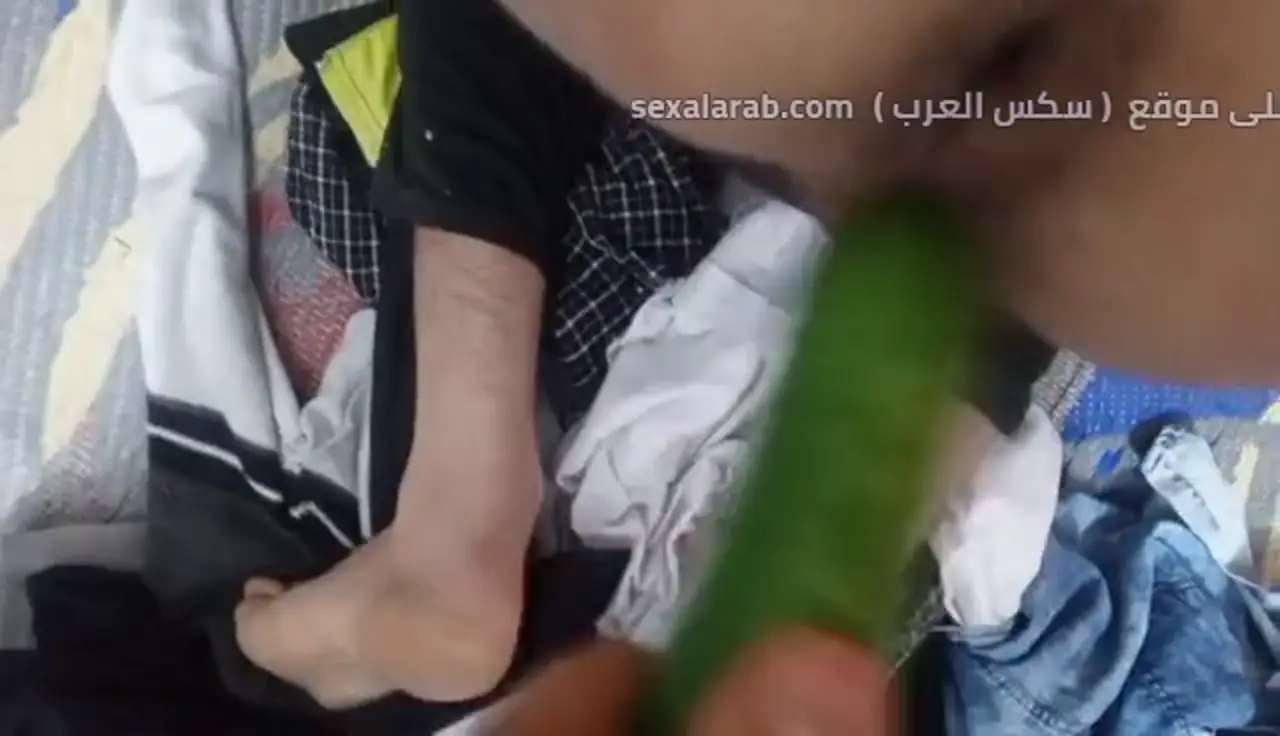 لقد دعوت صديقي للدراسة وناكني،سكس شباب مصريين | شباب مصريين يناك بعضهم بالخيار ويطلع الزب على السرير إطار فيديو بجودة أصلية 5