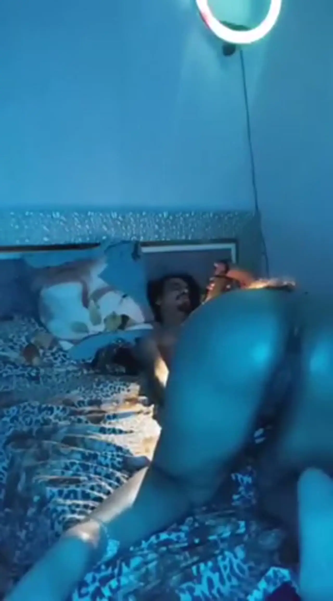 مداعبات ليلية في غرفة مظلمة - جلسة حوار ساخنة - أنا شرموطة ؟ شرموطه أفضل مشهد مختار 2