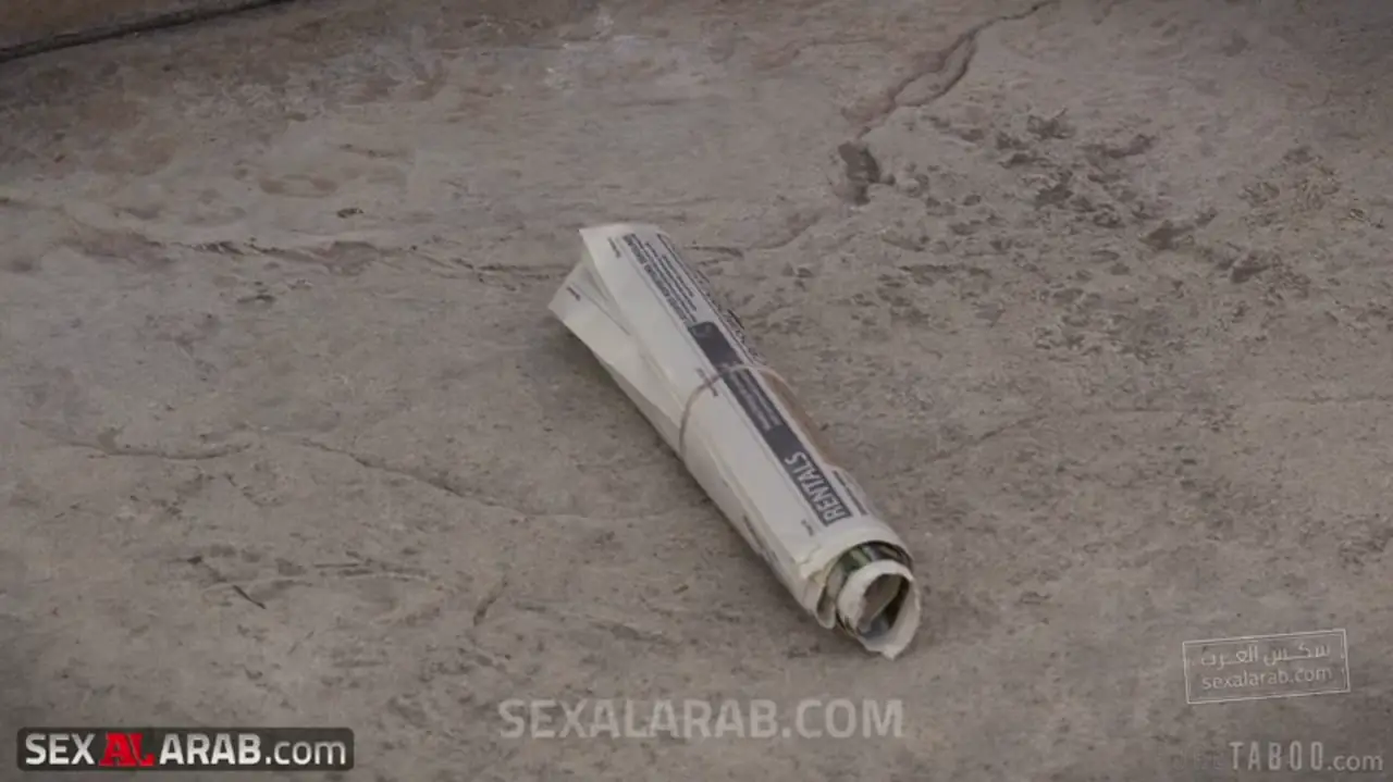 يترصدها - سكس ابتزاز مترجم | يبتزها الجار وينيك كسها على الكنبة قرب فيه شغف واضح 6