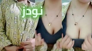 نودز بت ببزاز عملاقة بتعصر نهودها وتوريها لعشيقها قدام الكاميرا 